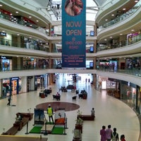 VR Surat - Shopping Mall in Sūrat