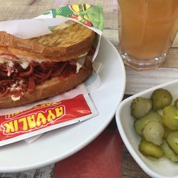 Ayvalık Tost'çusu