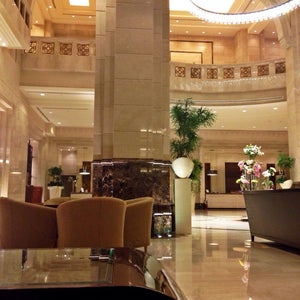 Fairmont Gold lounge