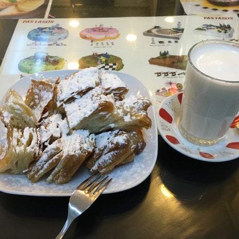 Sarmaşık Pastanesi