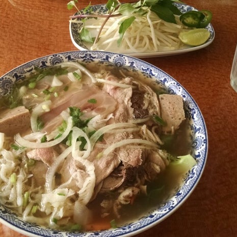 Le Quy Breakfast & Vietnamese Cuisine Restaurant