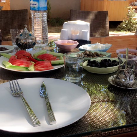 Gökkuşağı Nargile İle Kahvaltı Salonu