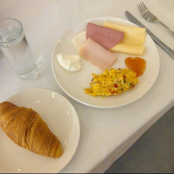 Cosmopolitan Hotel Breakfast