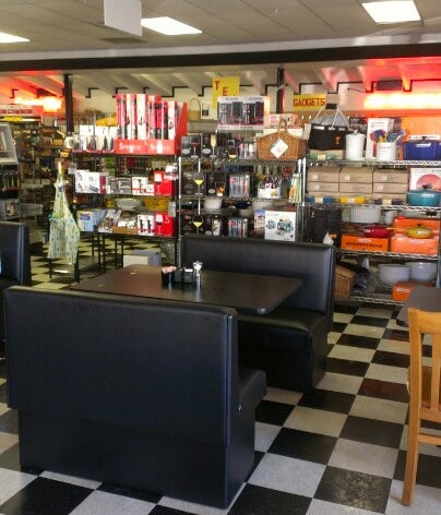 Holly's Gourmet's Market & Cafe