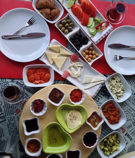 ODYSSEİA Zeytin&Zeytinyagi Serpme Köy Kahvaltisi