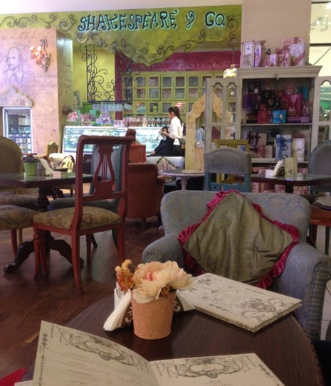 Shakespeare and Co. شكسبير أند كو