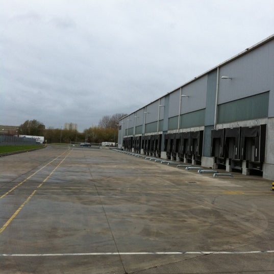 Lidl UK Distribution Building in Edmonton Green