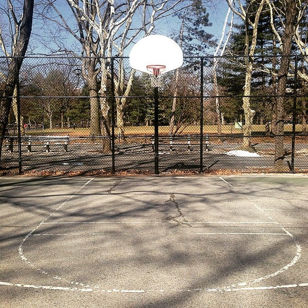 Central Park Basketball Courts - Basketball Court in Central Park