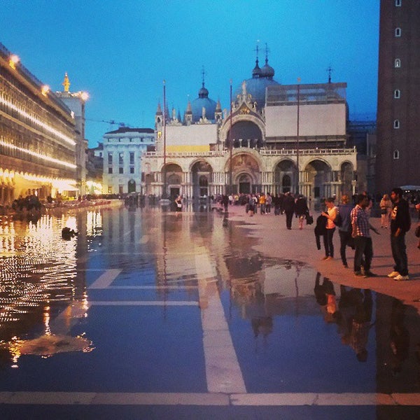 Where's Good? Holiday and vacation recommendations for Venezia, Italia. What's good to see, when's good to go and how's best to get there.