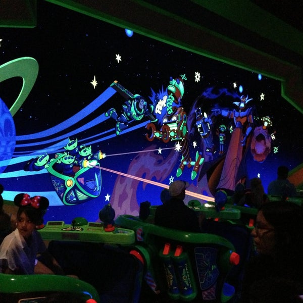 disney parks buzz lightyear