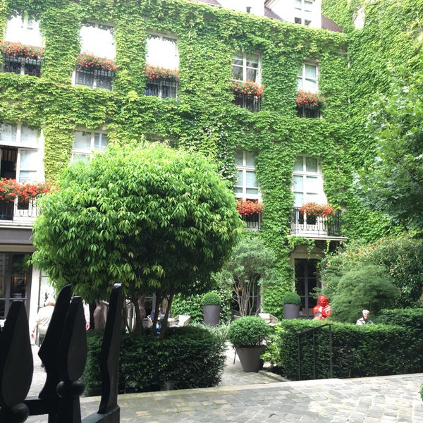 Where's Good? Holiday and vacation recommendations for Paris, France. What's good to see, when's good to go and how's best to get there.