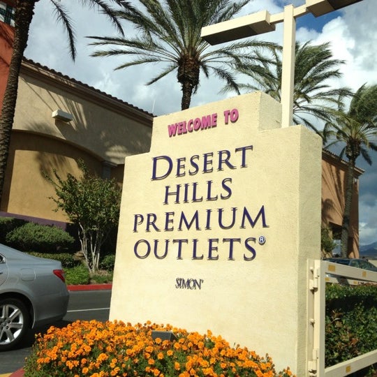 Desert Hills Premium Outlets - Shopping Mall