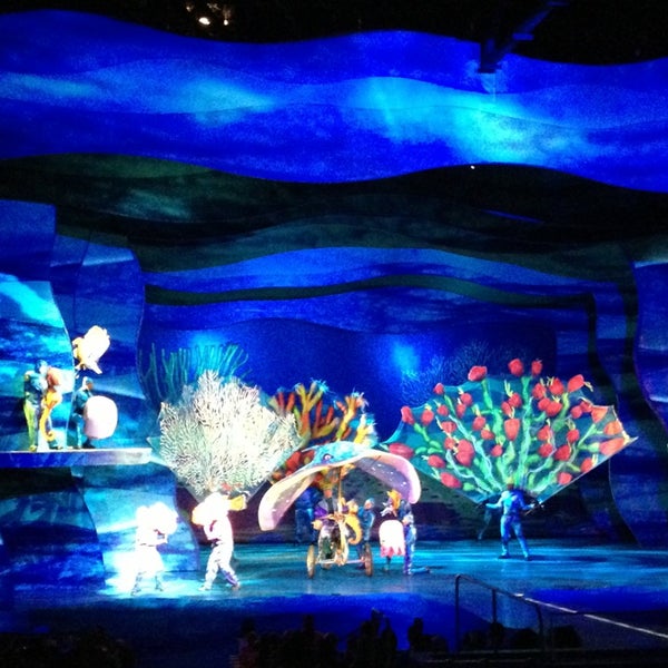 Finding Nemo - The Musical - Walt Disney World Resort - Dinoland USA ...