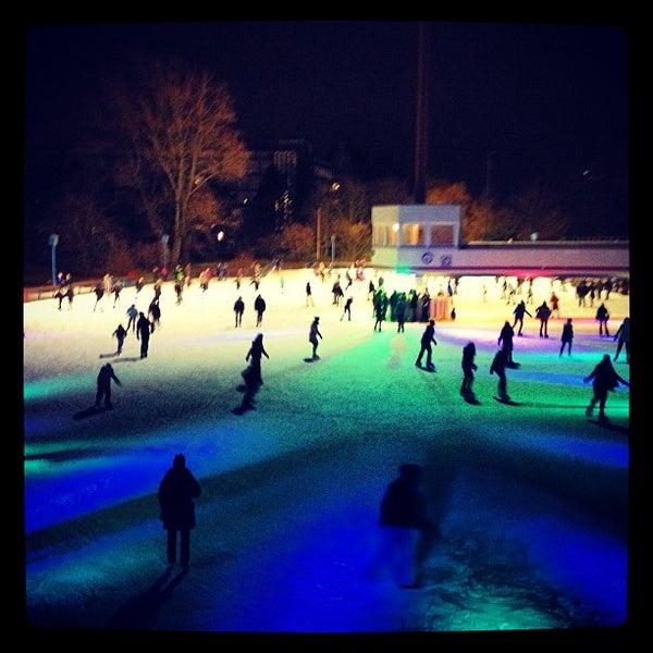 INDOO Eisarena Planten un Blomen Skating Rink in Hamburg