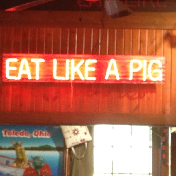 Famous Daves Bar-B-Que - 4757 Monroe St에서의 사진