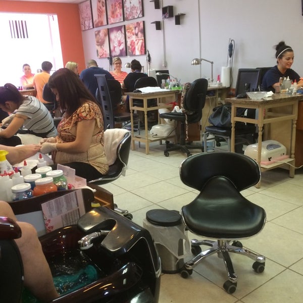 Trendy Nails And Spa - Spa in Saint Louis
