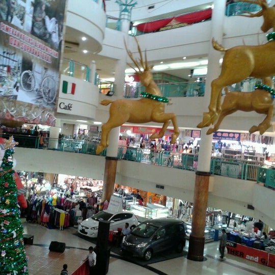 Pusat Grosir Jembatan Merah Plasa (JMP) - Shopping Mall in 