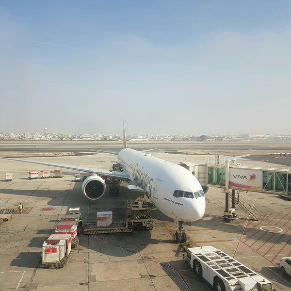 Emirates Flight to Dubai - محرق, اَلْمُحَرَّق