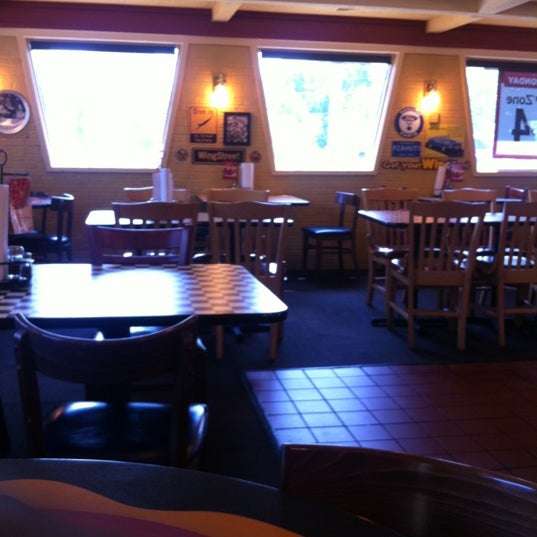 Pizza Hut Downtown Walled Lake Walled Lake, MI