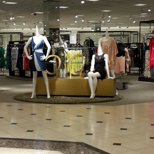 Nordstrom Roosevelt Field Clothing Store in Garden City