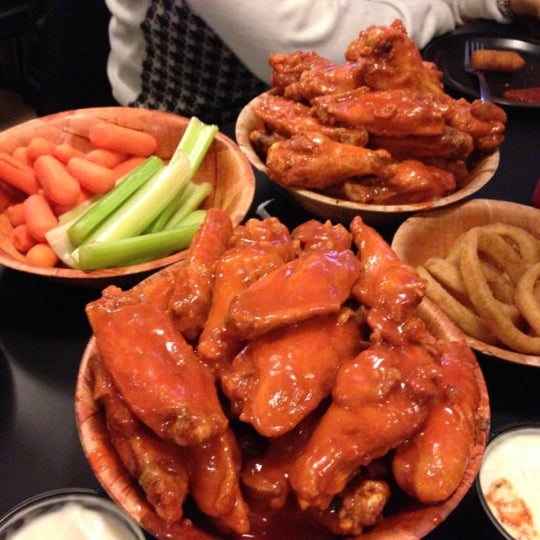 Duff's Famous Wings - 119 tips from 5472 visitors