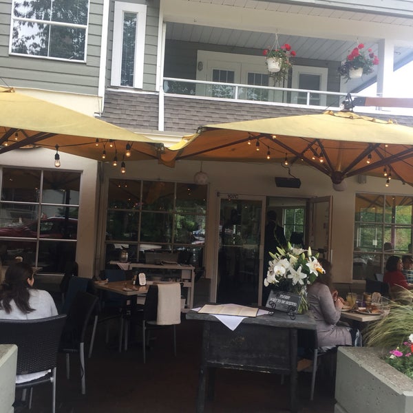 Arm's Reach Bistro Deep Cove 18 tips from 531 visitors