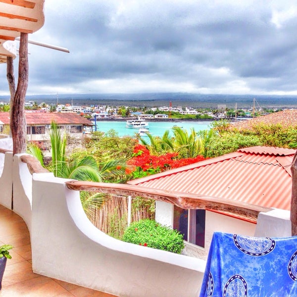 Where's Good? Holiday and vacation recommendations for Galapagos Islands, Ecuador. What's good to see, when's good to go and how's best to get there.