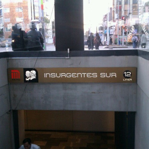 Metro Insurgentes Sur (Línea 12) - Estación de metro in Del Valle Sur