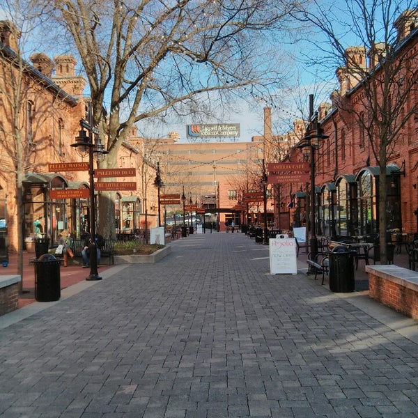 Brightleaf Square - Plaza in Durham