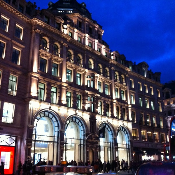 apple-store-electronics-store-in-london