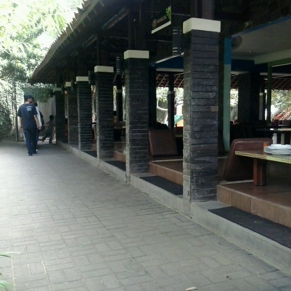 Taman Santap Rumah  Kayu  Bandar Lampung  Lampung 