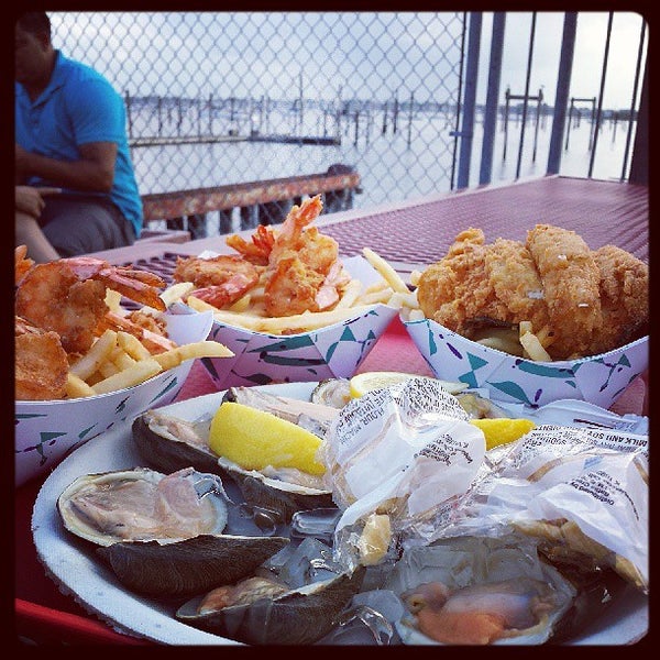 seashore restaurant in city island