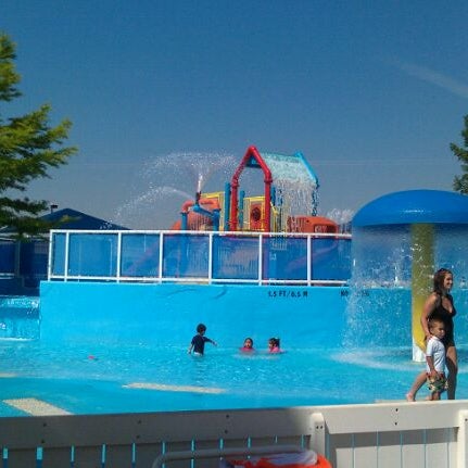 deep river community pool
