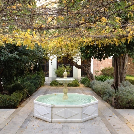 Where's Good? Holiday and vacation recommendations for Granada, Spain. What's good to see, when's good to go and how's best to get there.