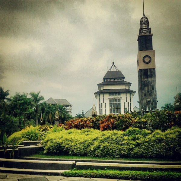 Universitas Brawijaya - FEB Universitas Brawijaya l Malang l Campus l