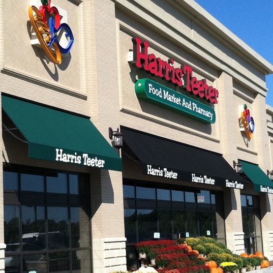 Harris Teeter Grocery Store in Potomac