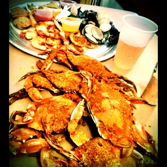 L.P. Steamers Seafood Restaurant in Locust Point