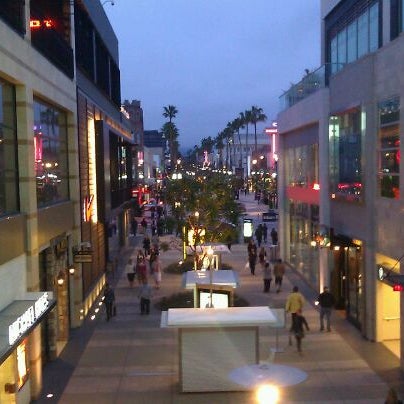 Santa Monica Place - Shopping Mall in Downtown Santa Monica