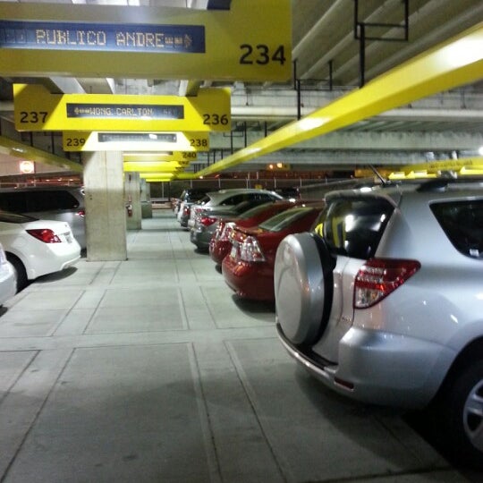 hertz newark airport location