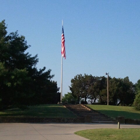 Flag Pole Hill - Park in Lake Highlands