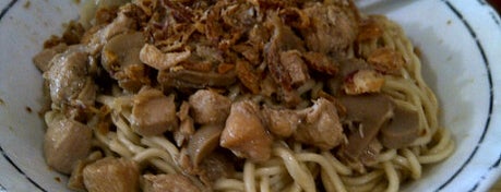 Mie Pangsit Jakarta is one of Wisata Kuliner Samarinda.
