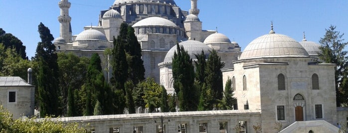 Süleymaniye Camii is one of Türkiye'de Gezilmesi- Görülmesi Gereken Yerler.