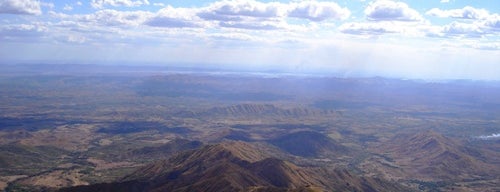 Cerro Platillón is one of Monumentos Naturales de Venezuela.