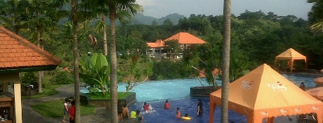 Waroeng Desa is one of Lokasi Makan di Mojokerto.