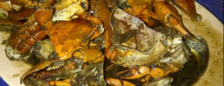 Kepiting Saos Super Kenari is one of Wisata Kuliner Samarinda.