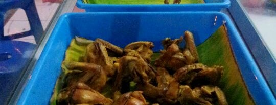 Ayam Goreng "Pemuda", Mojokerto is one of Lokasi Makan di Mojokerto.