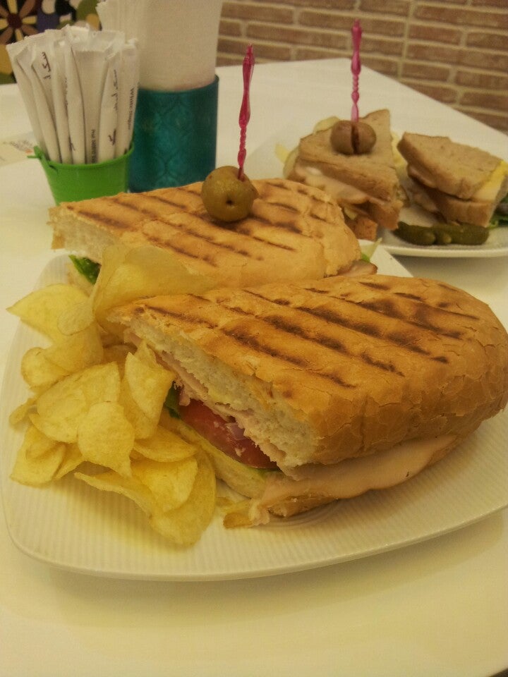 مقهى الرفاق الايطالي الكويت 2013 49247408_T7Nm_V5C1v7Iir4574f3JGvkcfVyE93olS2O0I-UkgQ.jpg