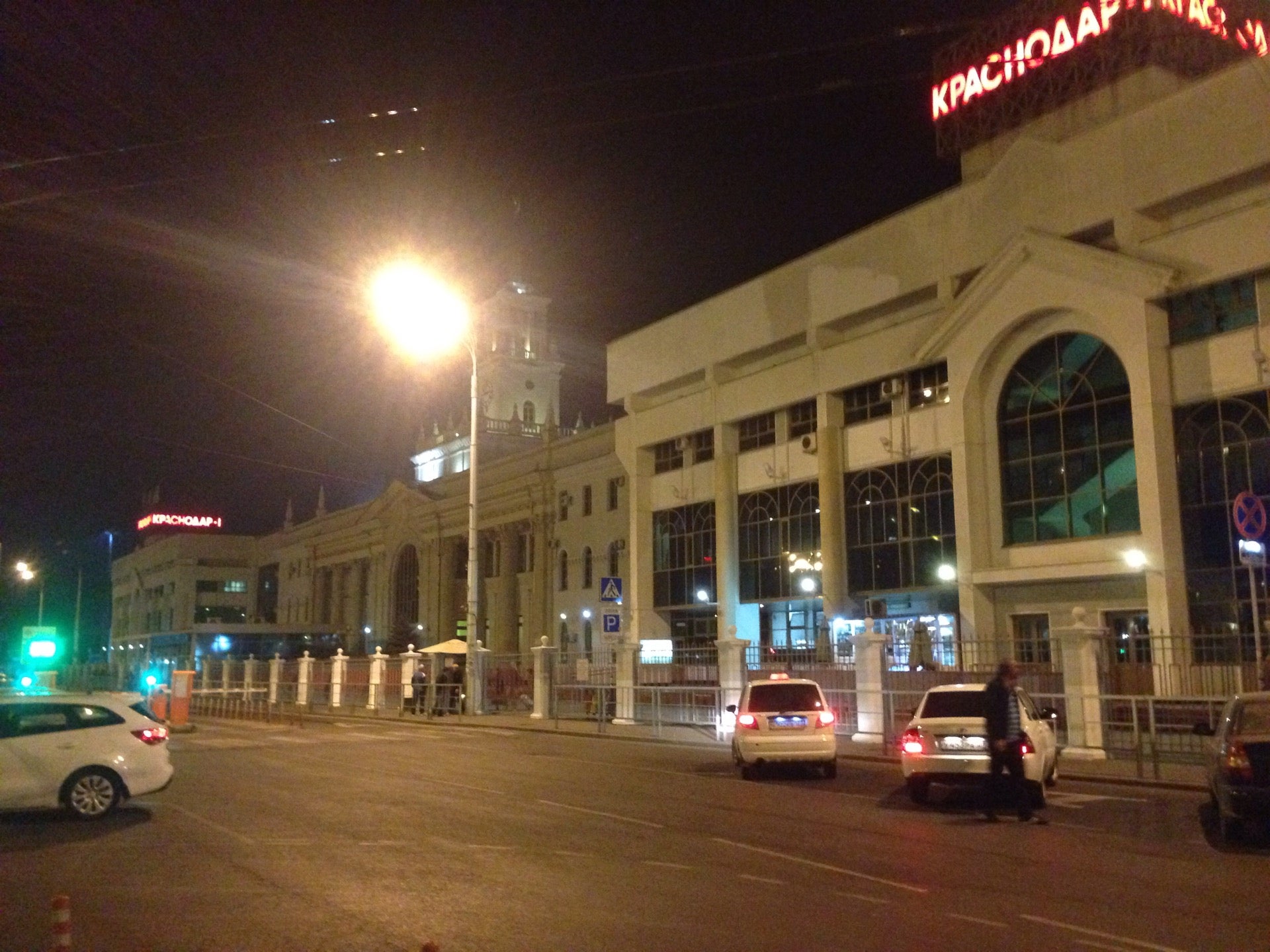 Номер телефона жд краснодара. ЖД вокзал Краснодар 1. Вокзал Краснодар 2022. Краснодар-1 ЖД вокзал ночью. Ночной вокзал Краснодар 1.