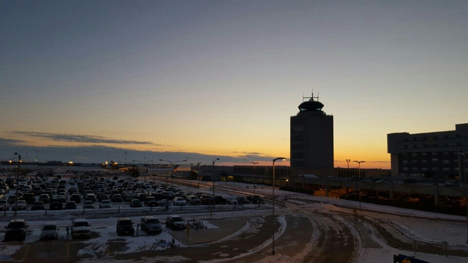 Photo of Winnipeg International Airport (YWG)