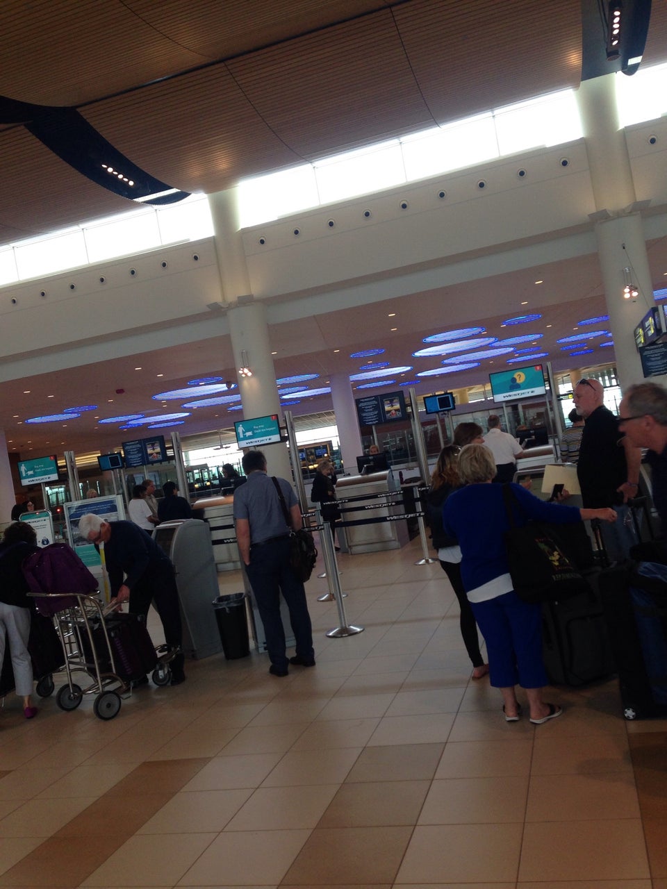 Photo of Winnipeg International Airport (YWG)